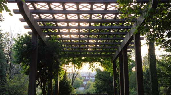5 critères essentiels pour sélectionner votre pergola bioclimatique à Évreux
