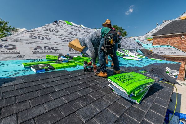 Couvreur à annecy : rénover et sécuriser votre toiture facilement